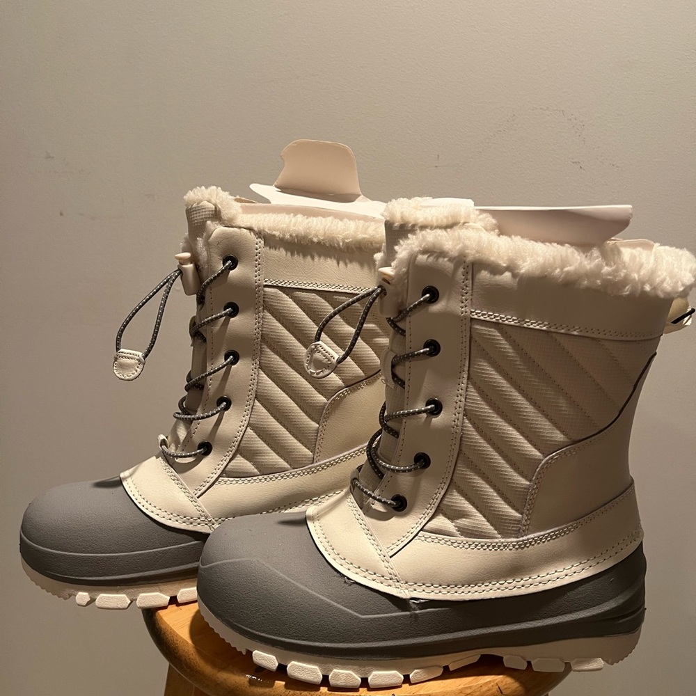 women's winter boots furry size 4